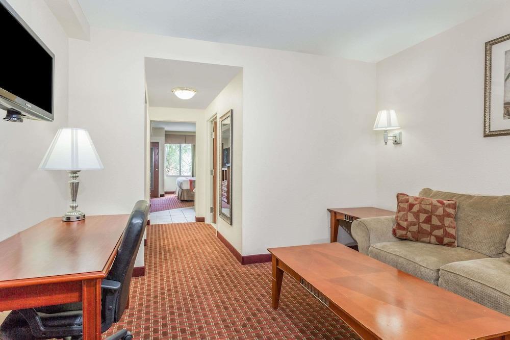 Ramada By Wyndham Panama City Exterior photo