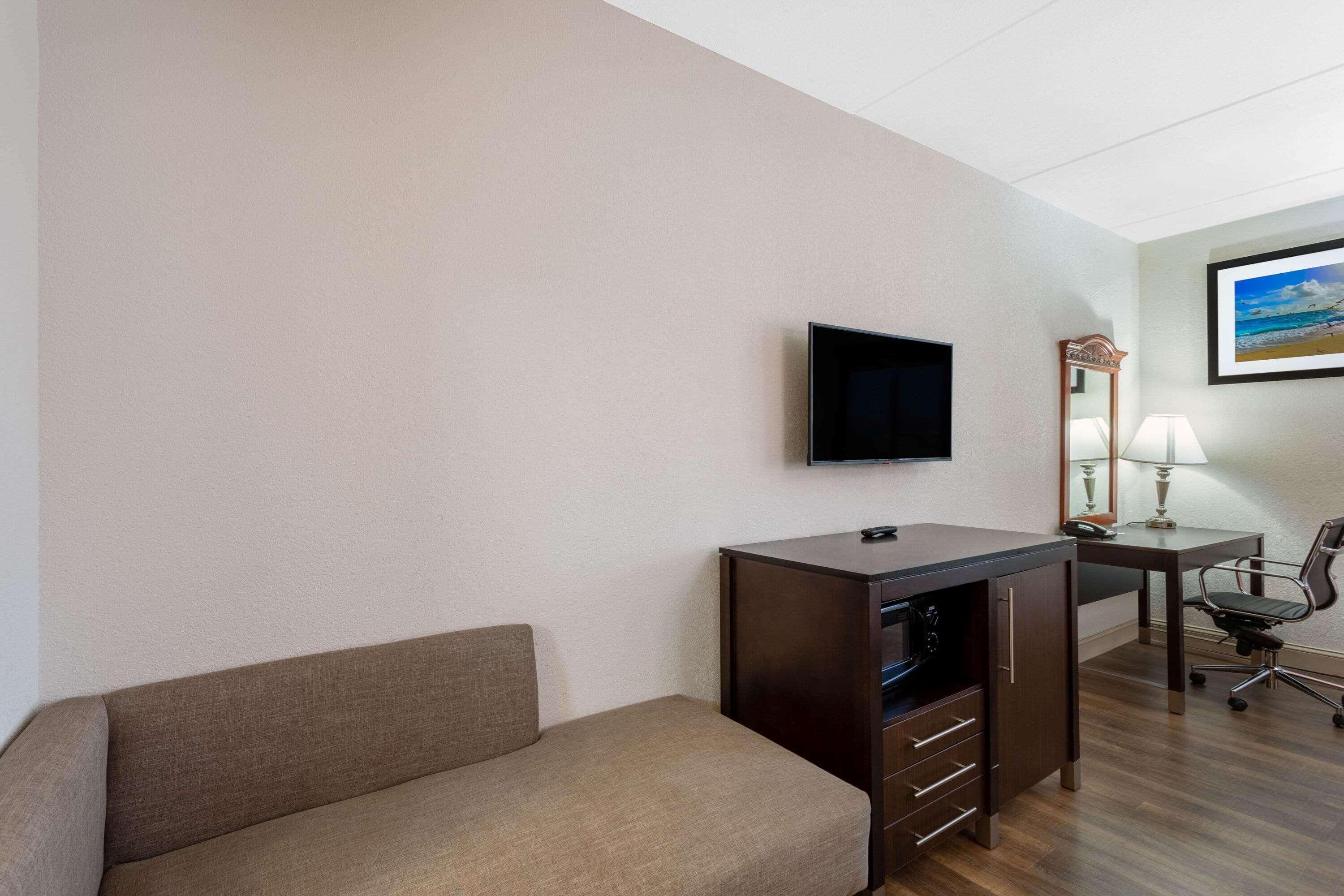 Ramada By Wyndham Panama City Exterior photo
