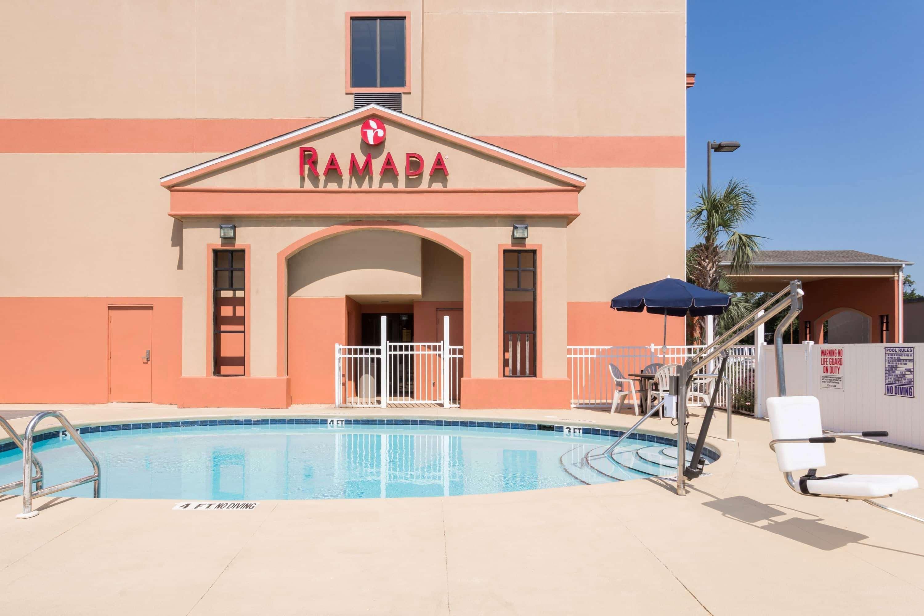 Ramada By Wyndham Panama City Exterior photo