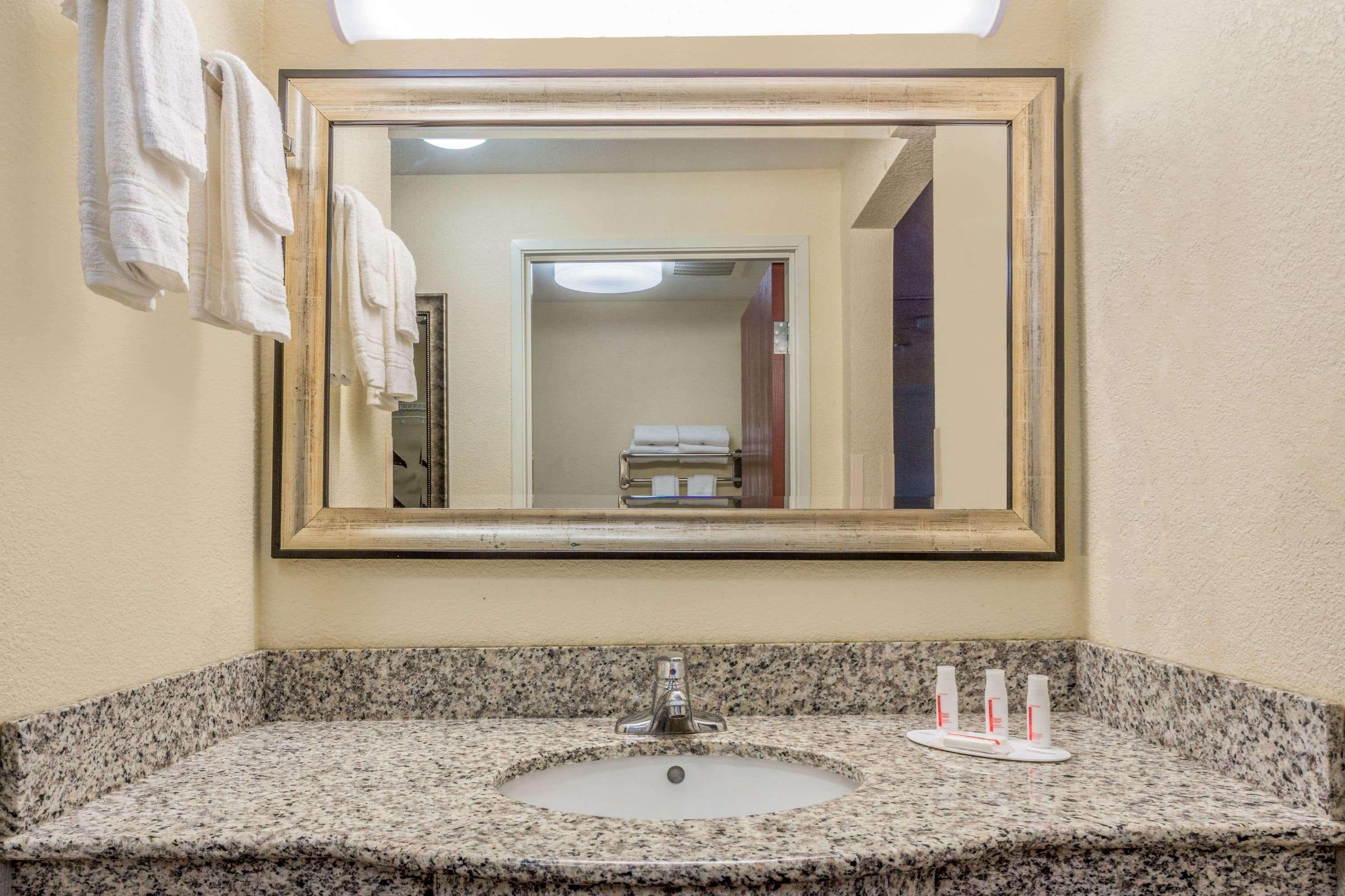 Ramada By Wyndham Panama City Exterior photo