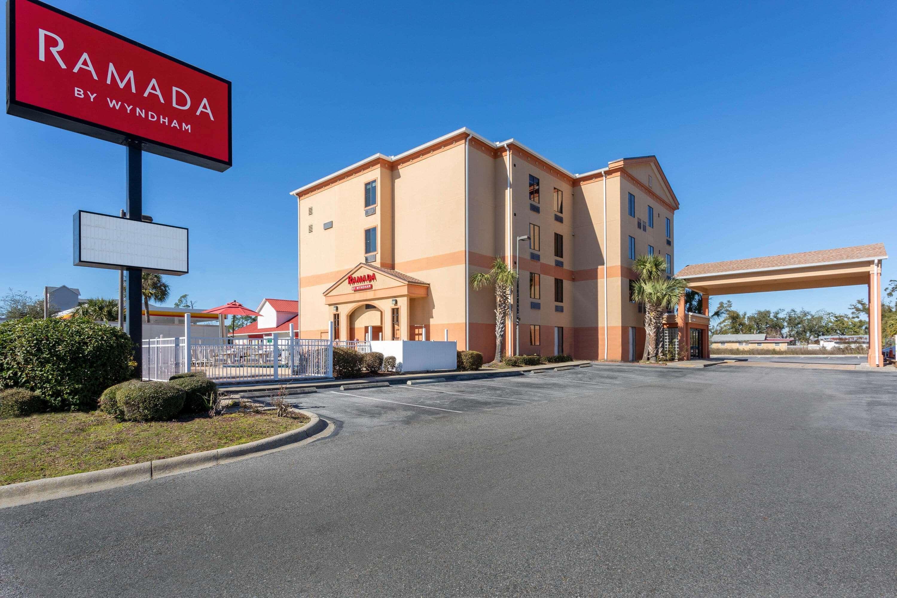 Ramada By Wyndham Panama City Exterior photo