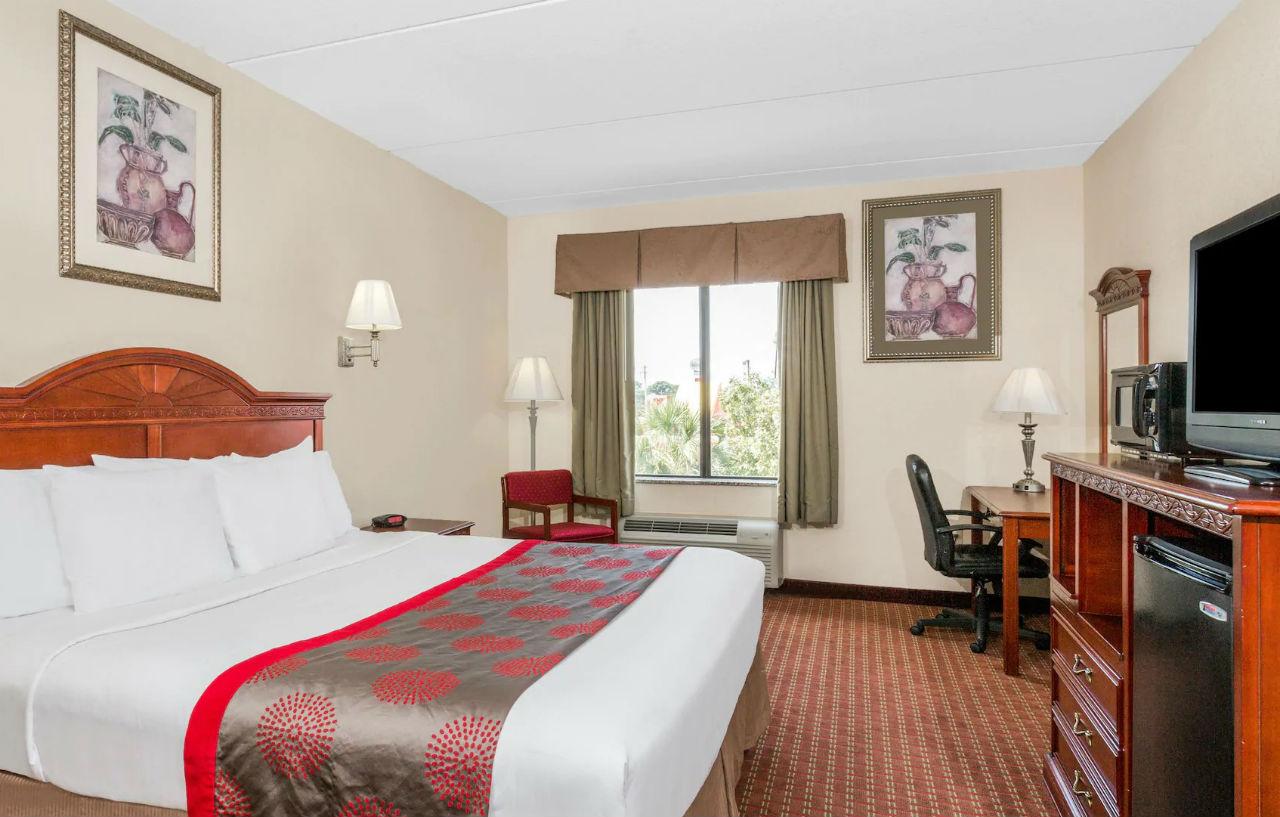 Ramada By Wyndham Panama City Exterior photo
